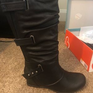 Black wedge boots